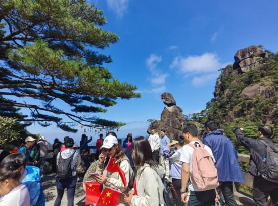 科學管理與暖心服務并重，三清山景區客流有序涌動展新貌